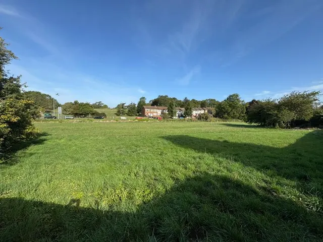 Photo 2 — Marsh Road, Luton LU3 2RB