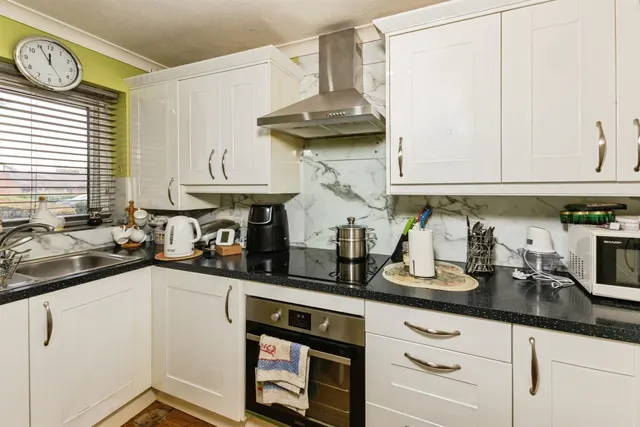 Carshalton Way, Lower Earley, RG6, photo 2