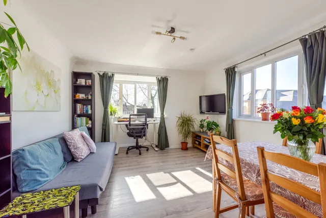 Photo 2 — Chalkstone Close, Welling