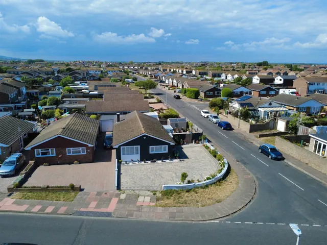 Mountbatten Drive, Eastbourne, photo 1