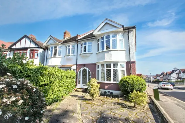 Madeira Grove, Woodford Green, IG8