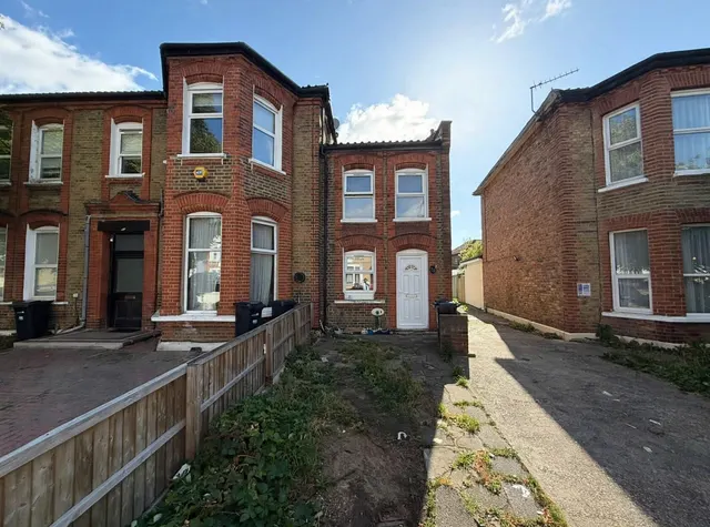 Aldborough Road South, Ilford, IG3, photo 1