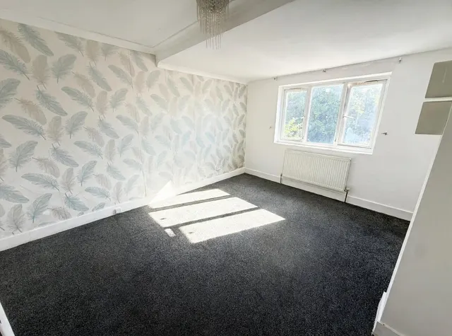 Photo 3 — Aldborough Road South, Ilford, IG3
