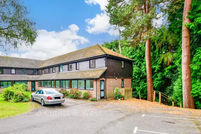 Fairfield Road, East Grinstead, RH19, photo 1