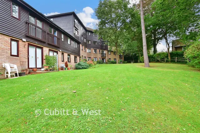 Fairfield Road, East Grinstead, RH19, photo 2