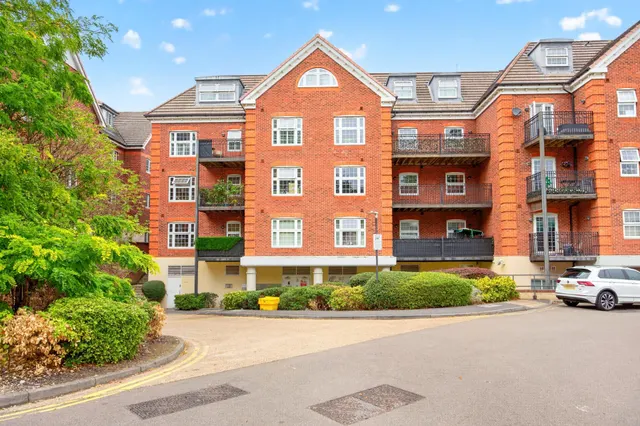 Dorchester Court, Camberley, GU15, photo 2