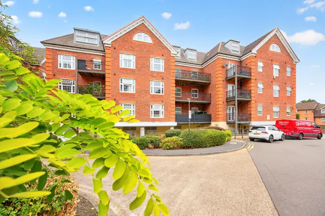 Dorchester Court, Camberley, GU15, photo 3