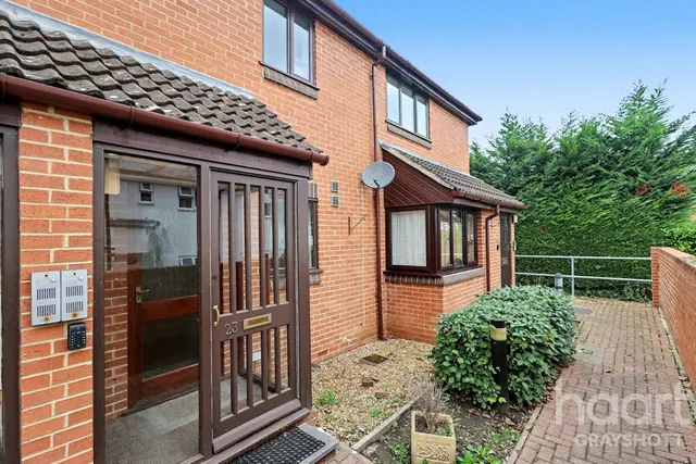 Candleford Gate, Liphook, GU30, photo 1