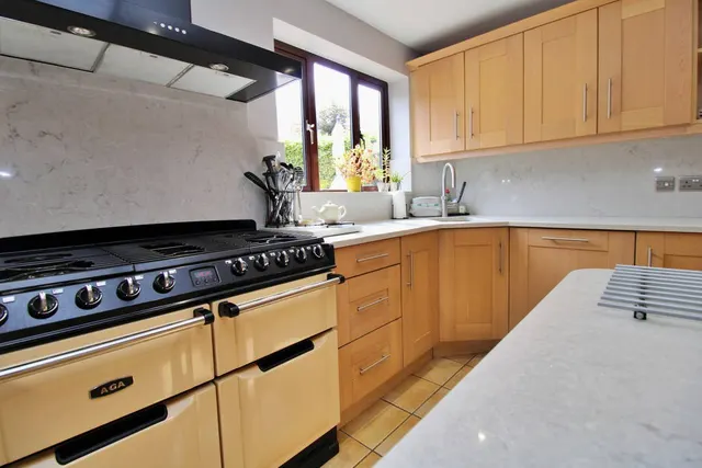 Photo 3 — Wilson Close, RUGBY, Warwickshire, CV22 7SU
