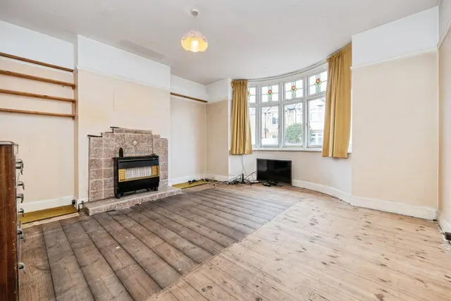 Photo 2 — Irwin Road, Bedford, Bedfordshire, MK40