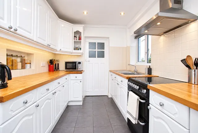 Pennings Avenue, Guildford, GU2, photo 2