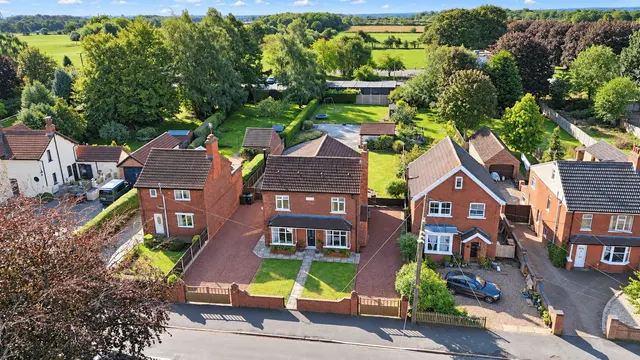 Flixborough Road, Burton-Upon-Stather, DN15, photo 1