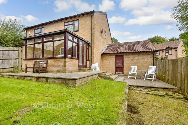 Oliver Close, Crowborough, TN6, photo 2