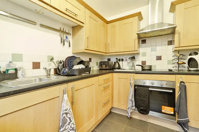 Mount Pleasant Gardens, Leeds, LS8, photo 2