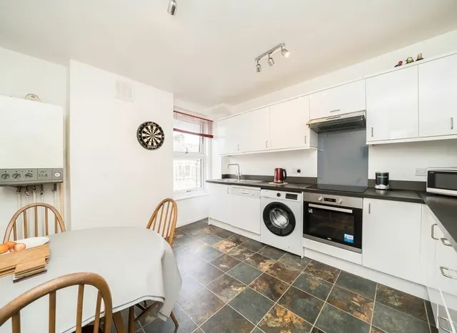 Photo 3 — Hargwyne Street, Brixton, SW9