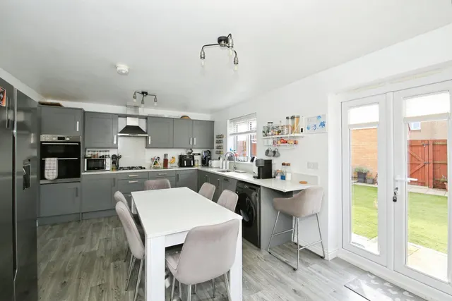 Foxglove Close, Peterborough, PE7, photo 2
