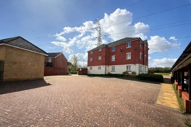 Photo 2 — Grenville Road, Chafford Hundred, Grays, Essex, RM16