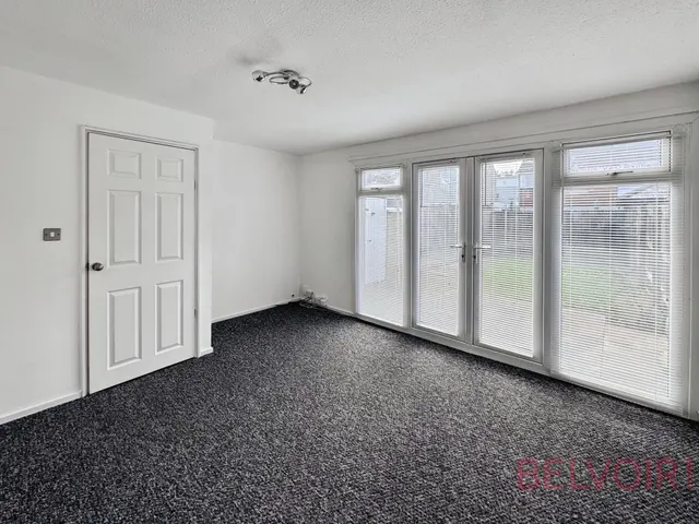 Pitcairn Close, Nottingham, NG2, photo 3