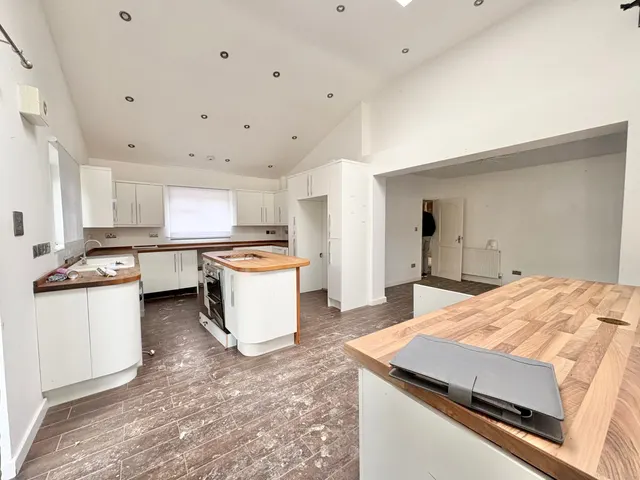 Photo 3 — La Villetta, Bury Spinney Thorn Road, Dunstable, Houghton Regis, LU5 6JQ