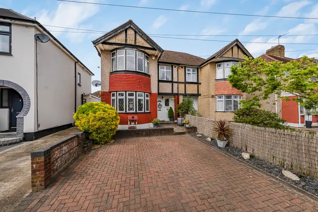 West Mead, South Ruislip, HA4, photo 1