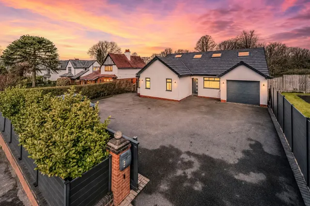 Euxton Lane, Chorley, PR7, photo 2