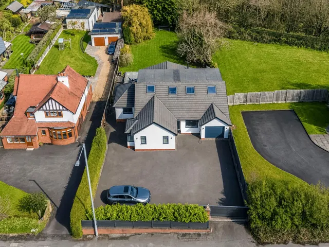 Euxton Lane, Chorley, PR7, photo 1