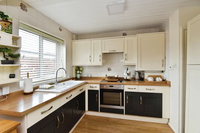 Carlton Avenue, Newcastle, ST5, photo 3