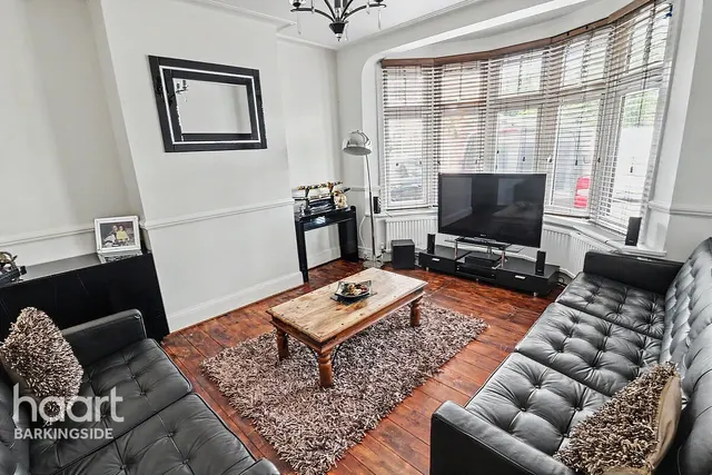 Bawdsey Avenue, Newbury Park, IG2, photo 2