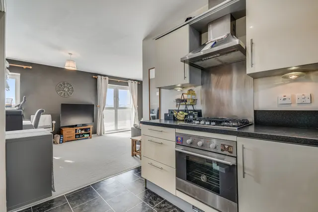 Photo 3 — 8 Stonham Place, Chelmer Road, Chelmsford, Essex, CM2 6DG