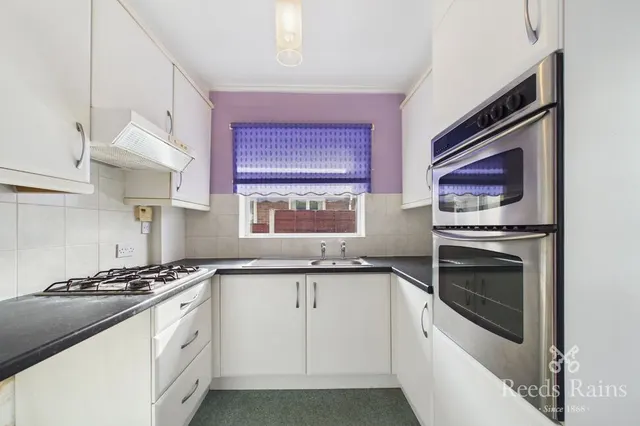 Ashbrook Avenue, Denton, M34, photo 3
