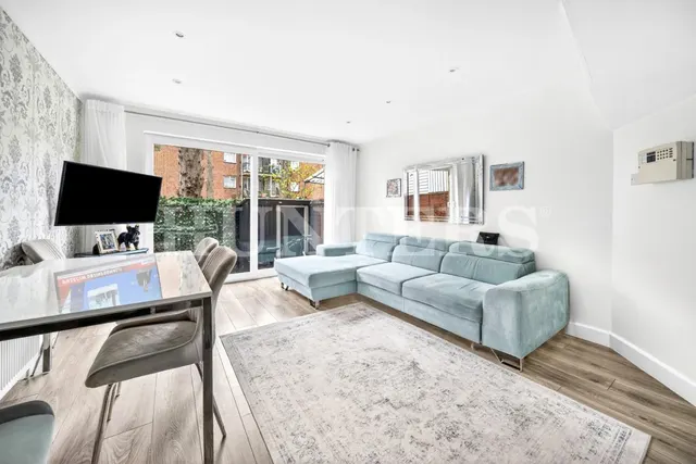 Morland Place, London, N15, photo 1
