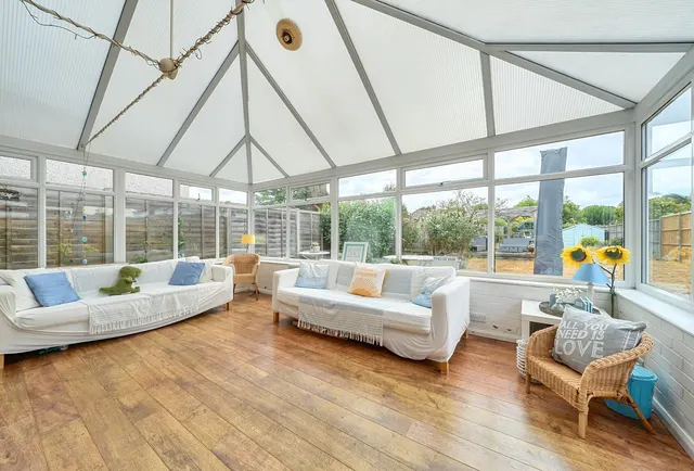 Photo 3 — Sangers Drive, Horley, RH6 8AL