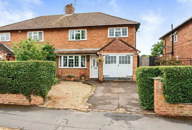 Sangers Drive, Horley, RH6 8AL, photo 1