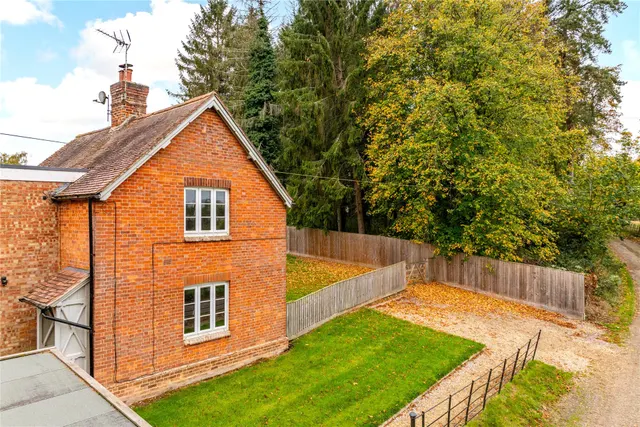 Back Drive Cottages, Lillingstone Dayrell, MK18, photo 1