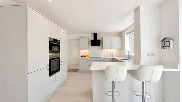 Lindisfarne Drive, Stockport, photo 2