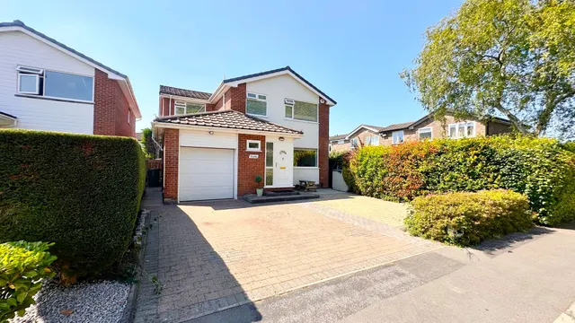Lindisfarne Drive, Stockport, photo 1
