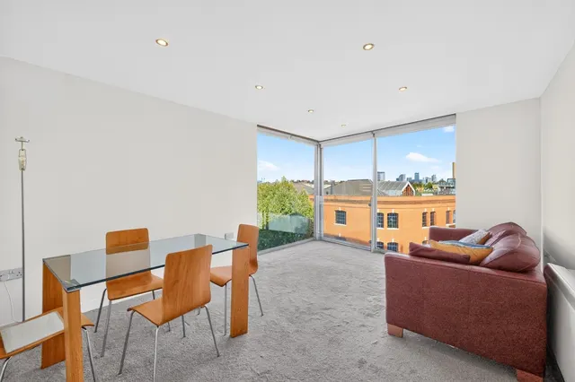 Tower Bridge Road, London, SE1, photo 1