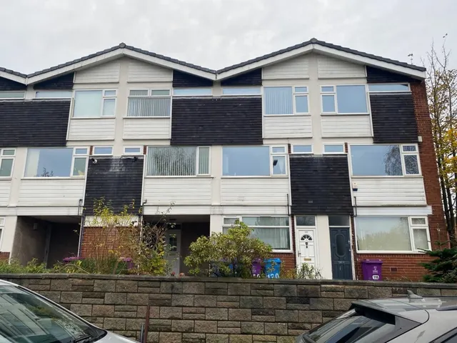 Woolton Road, Liverpool, photo 1
