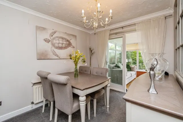 Oakwood Close, Essington, WV11, photo 3