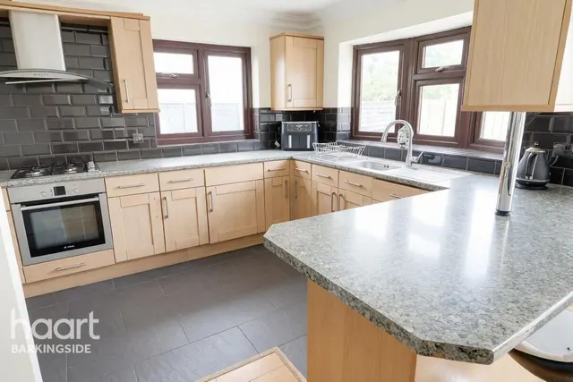 Crown Road, Barkingside, IG6, photo 3