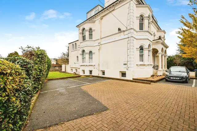 Farncombe Road, Worthing, photo 1
