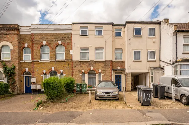 42 Vicarage Road, Leyton, photo 1
