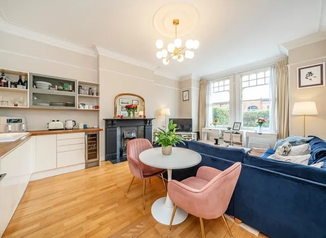 Photo 2 — Terrapin Road, Balham, SW17