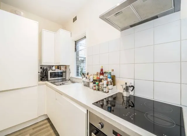 Pavilion Terrace, Shepherd's Bush, W12, photo 3
