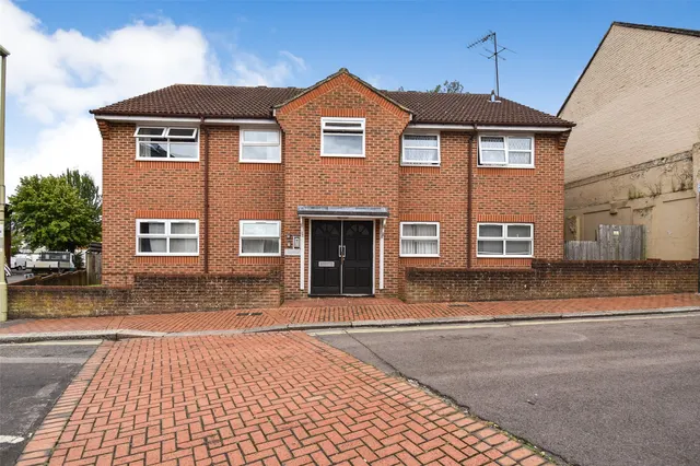 Gordon Road, Aldershot, Hampshire, GU11 1LE, photo 1