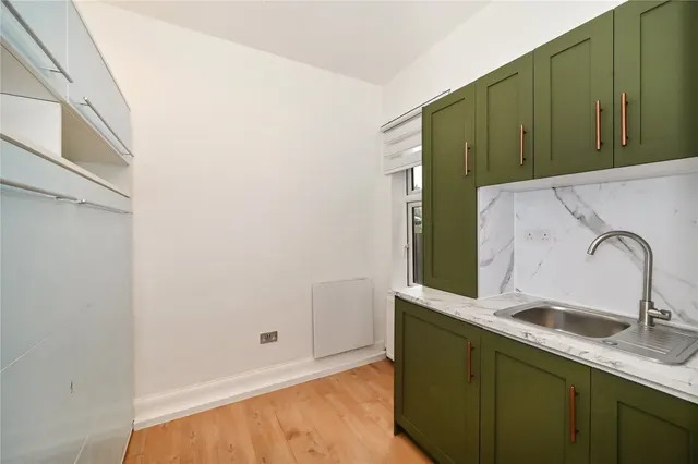 Etchingham Park Road, London, N3, photo 3