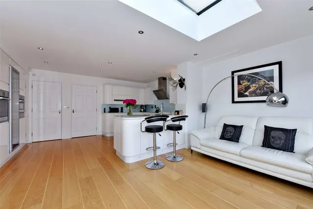 Photo 3 — Canterbury Mews, Windsor, Berkshire, SL4 3SF