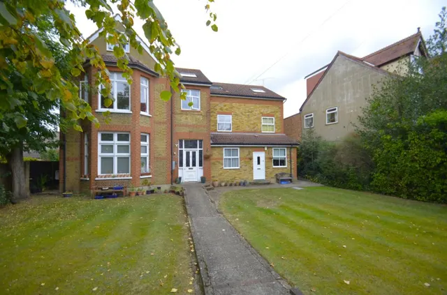 Fordbridge Road, Ashford, photo 1