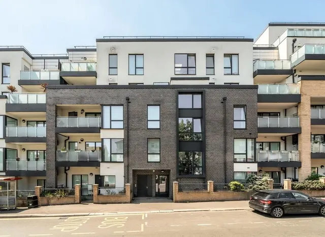 Station Road, New Southgate, N11, photo 1