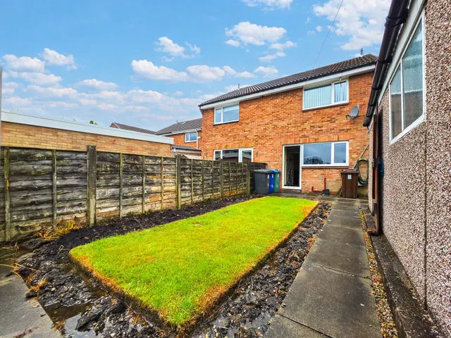 Photo 2 — Honiton Grove, Radcliffe, M26